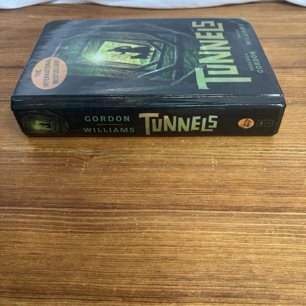 Tunnels by Roderick Gordon & Brian Williams 2008 Hardcover Illustrated Book 1